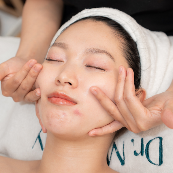 Dr. Mommy - Chuyên Gia Trị Mụn Riêng Của Mẹ