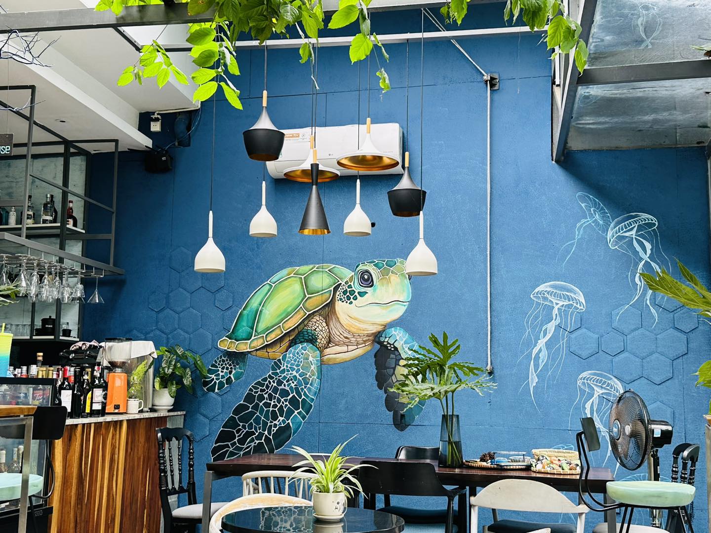 Wine & Coffee Bar Côn Đảo House